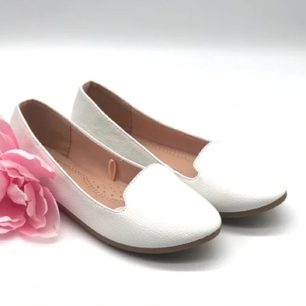 Link Comfort Girls White Flat Shoes Girls/ toddler/ youth
Size 9